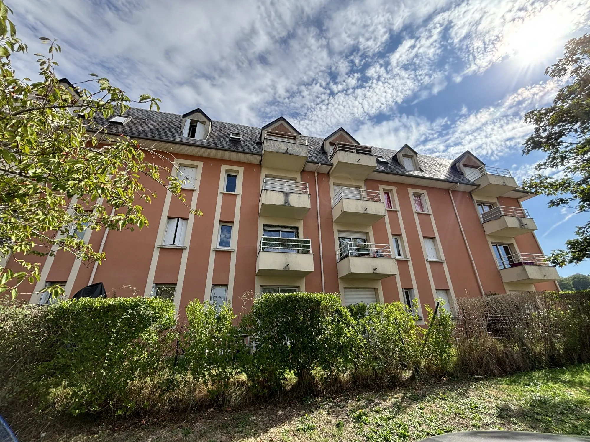Appartement 2 pièces lumineux avec balcon, cave et parking à Lisieux