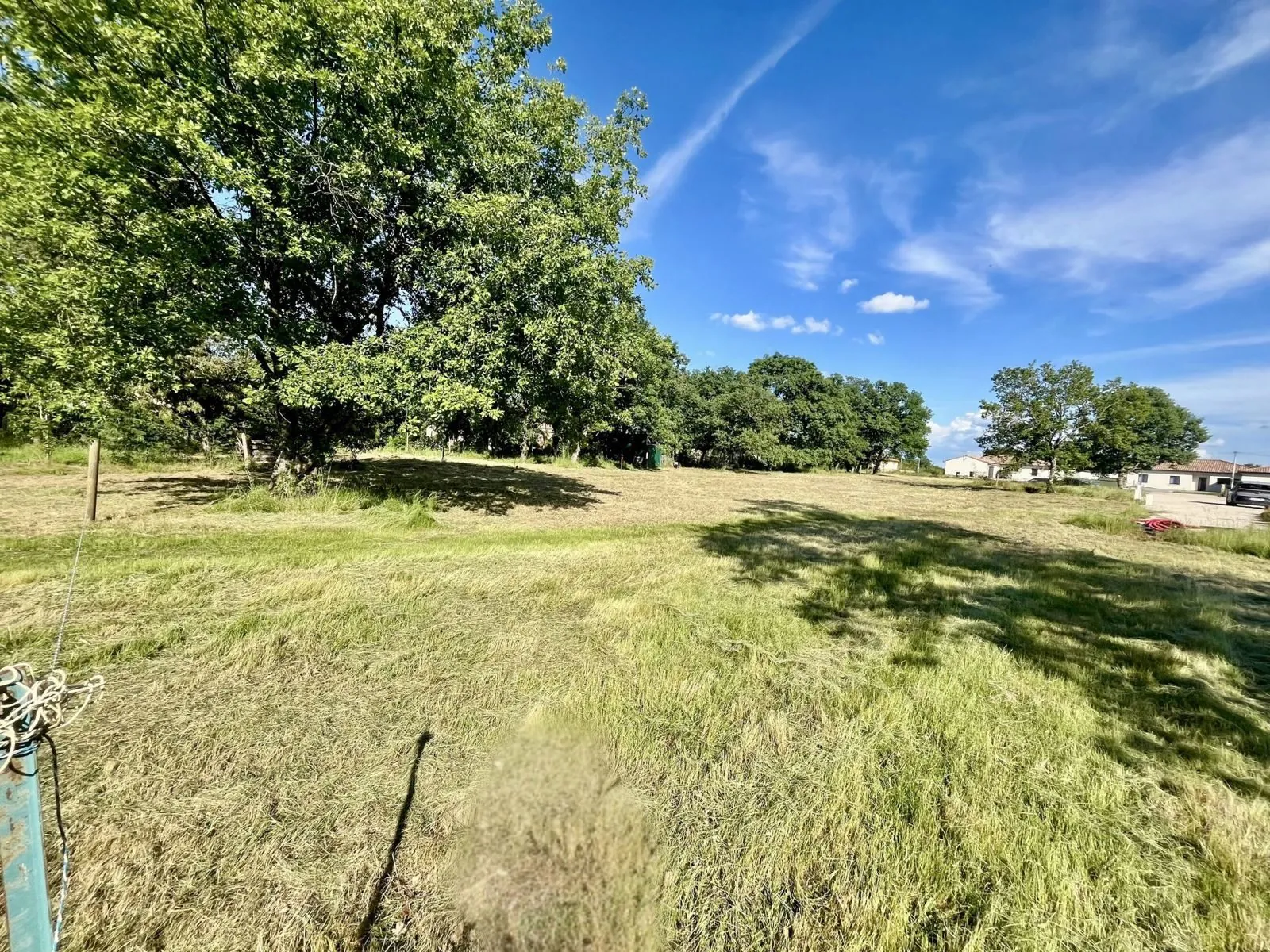 Dernière opportunité : terrain constructible de 1643 m² à Fabas (82), viabilisé