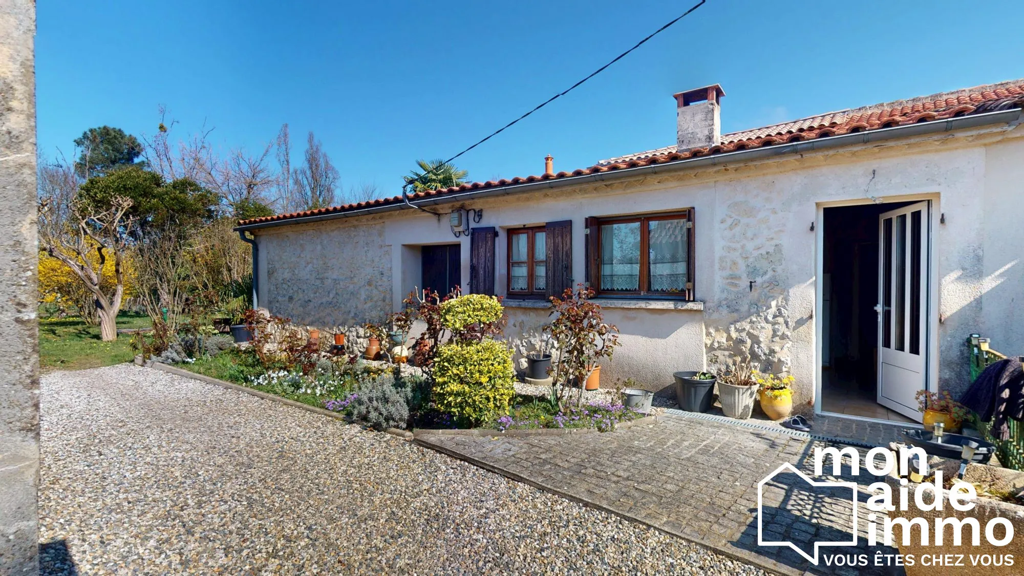 Maison en pierre 4 chambres avec grand jardin à Grignols
