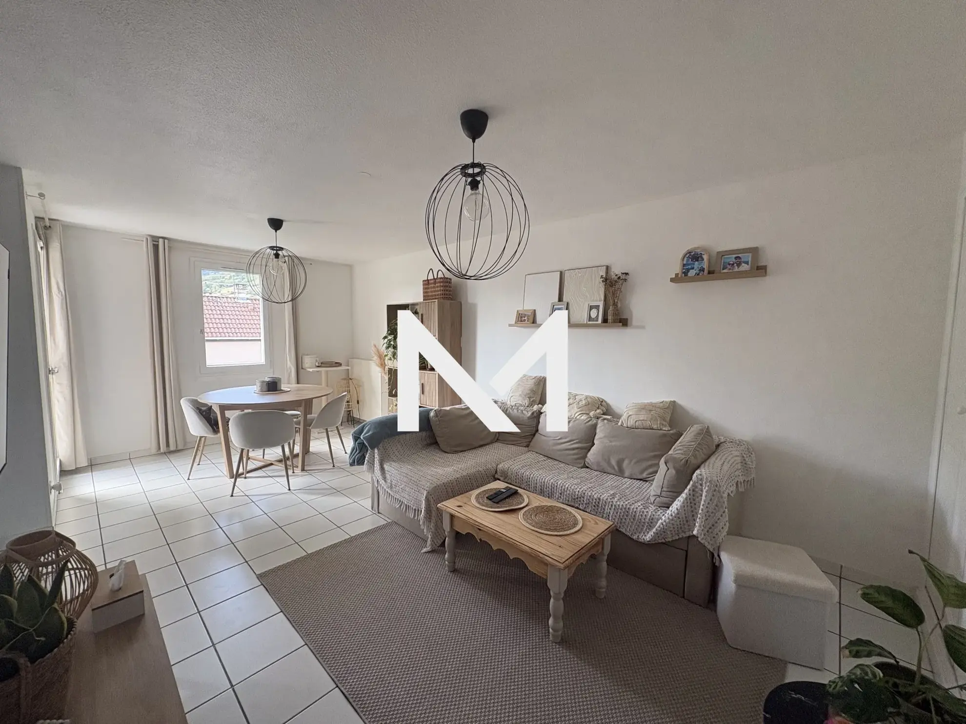 A vendre à Crolles T2 dernier étage avec balcon et garage proche commodités