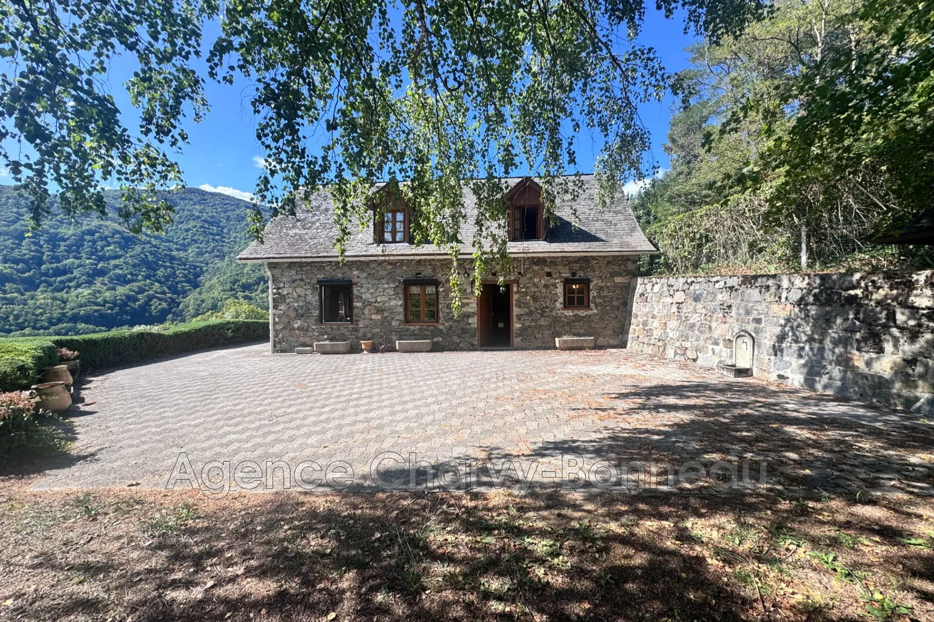 A vendre maison de campagne 5 pièces avec terrain et vue vallée à Bordes Uchentein
