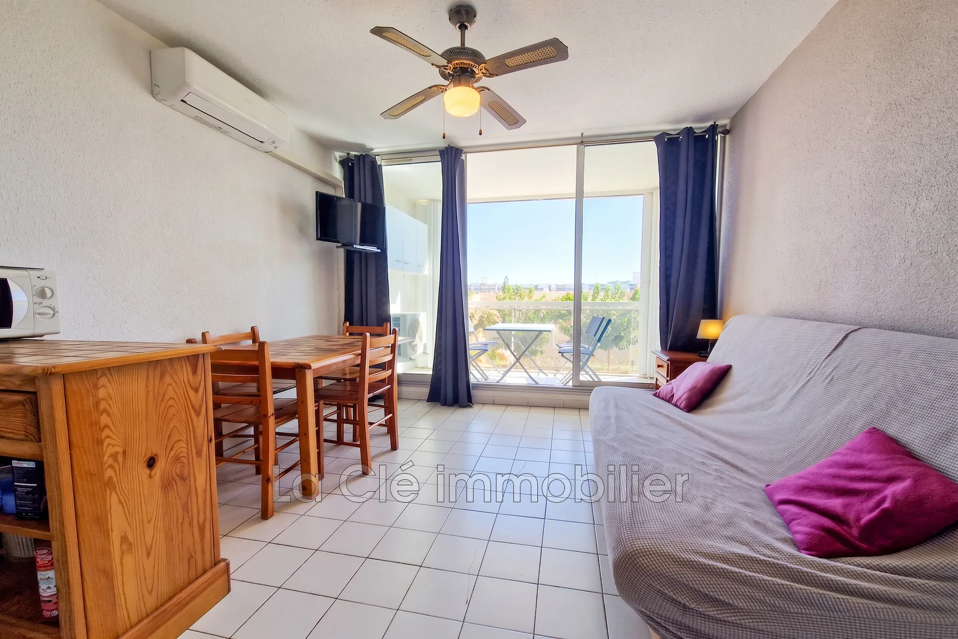 Studio cabine à vendre au Grau-du-Roi avec terrasse et confort moderne