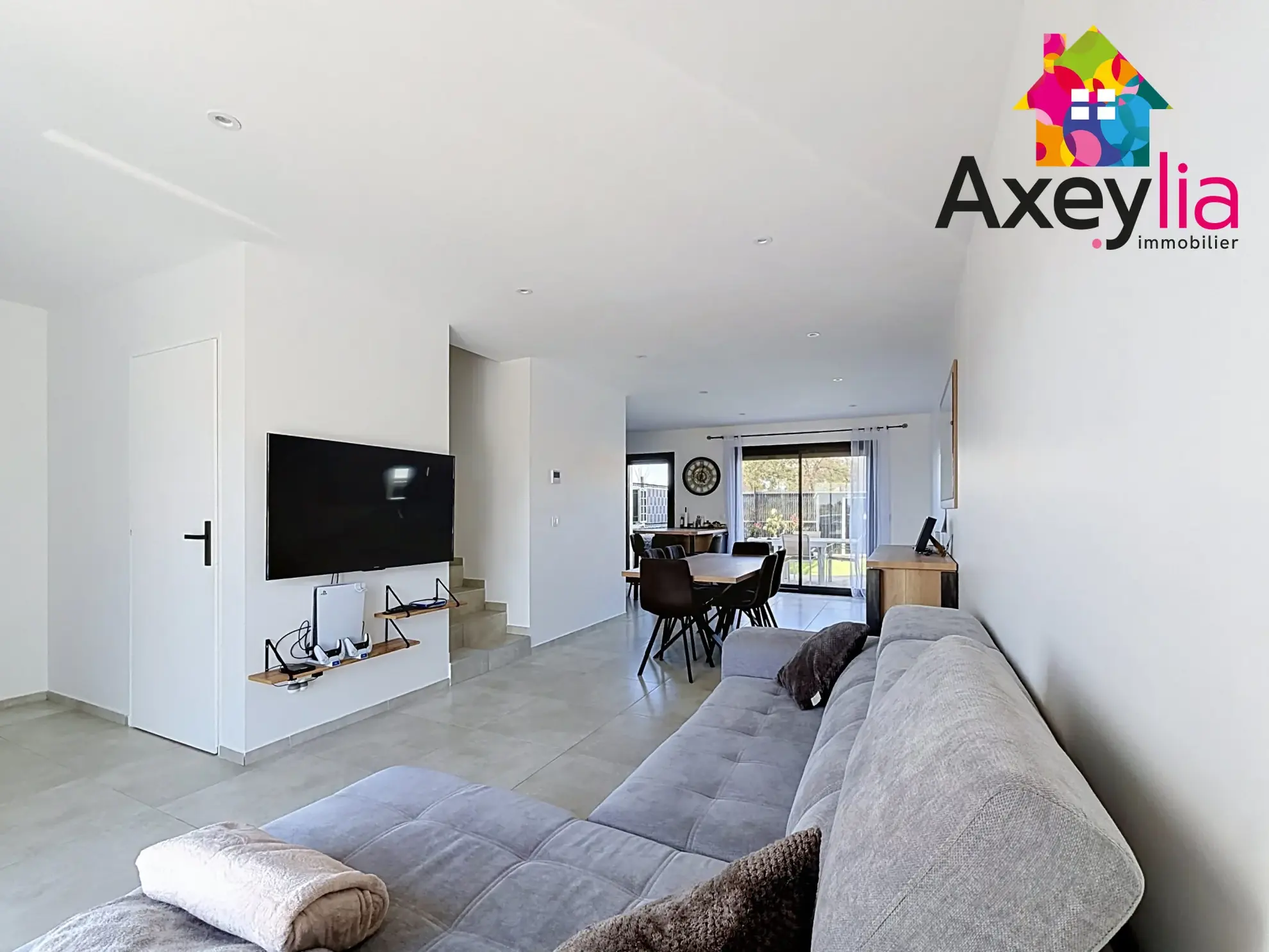 Maison récente 3 chambres à Civens proche Feurs avec jardin et stationnement