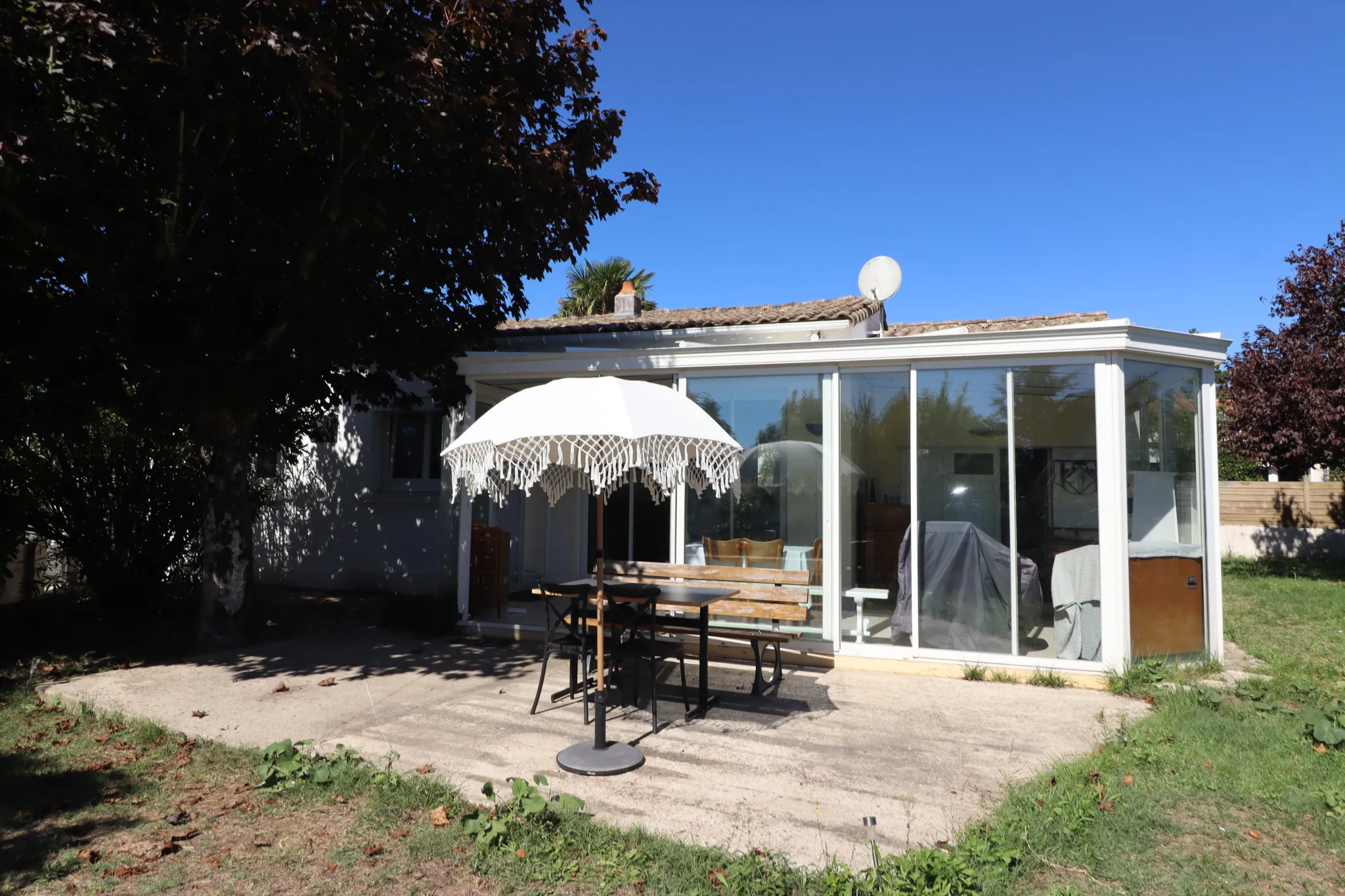 Maison en Charente-Maritime avec 4 chambres, véranda et jardin près de Royan