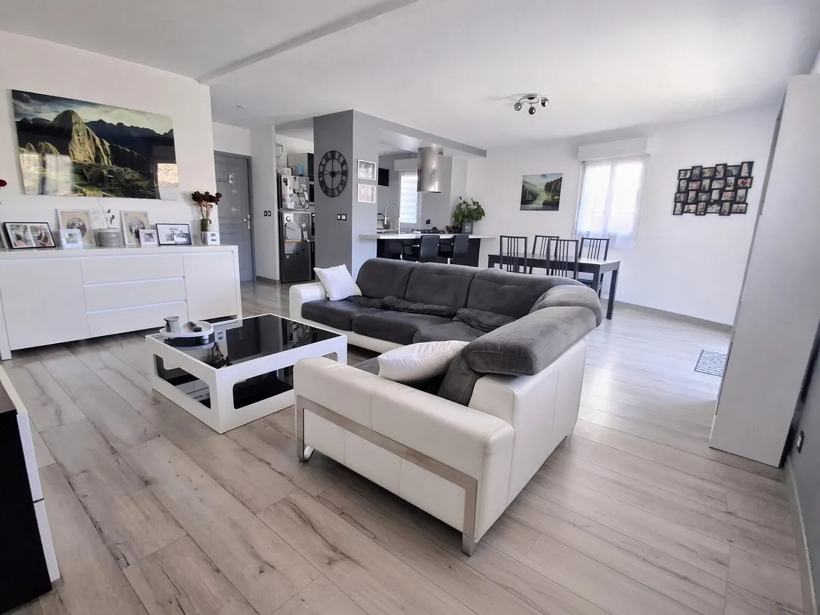 Appartement spacieux avec jardin, garage et stationnements à Ludon-Médoc