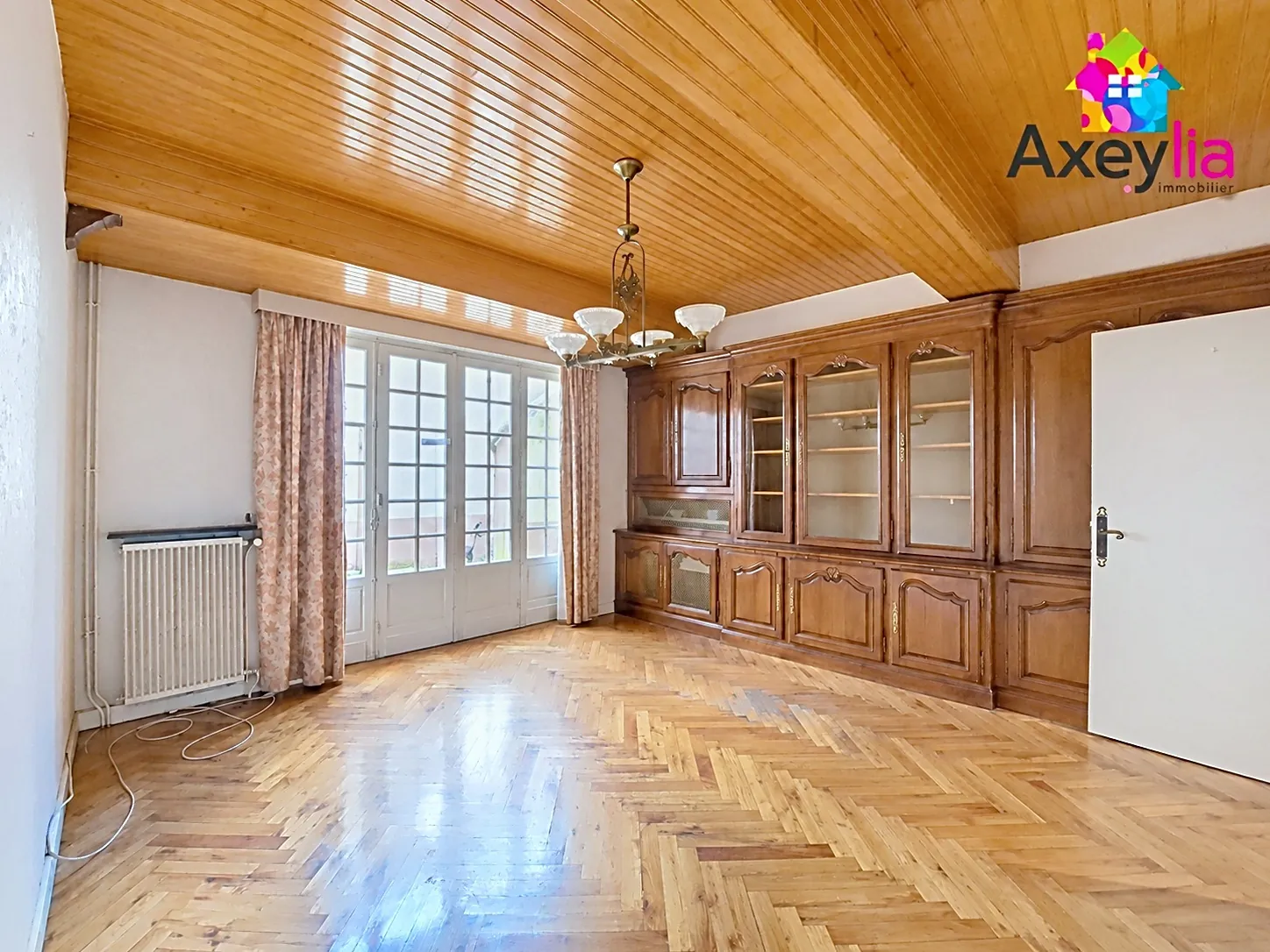 Maison de ville à vendre à Charlieu avec terrasse, garage et travaux à prévoir