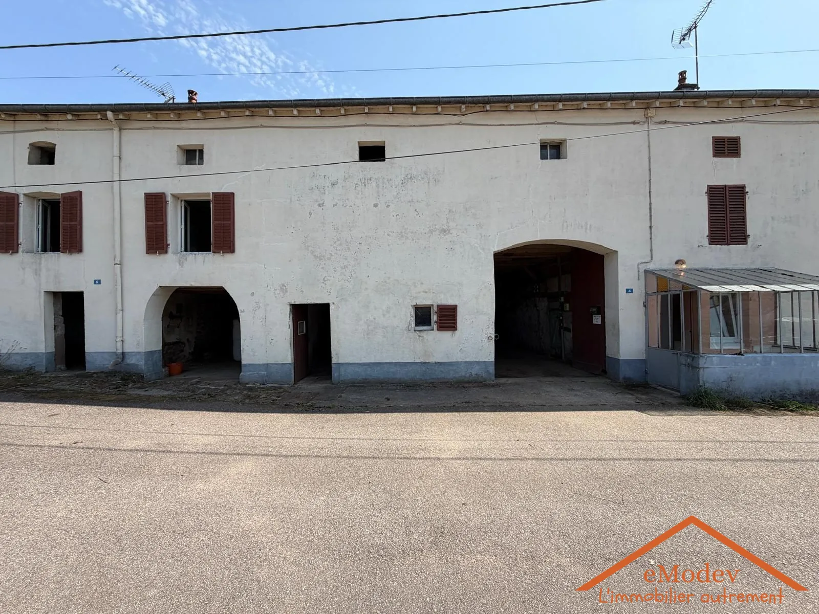 Surface à rénover de 193 m² à Arches - Projet personnalisé avec terrain et dépendance
