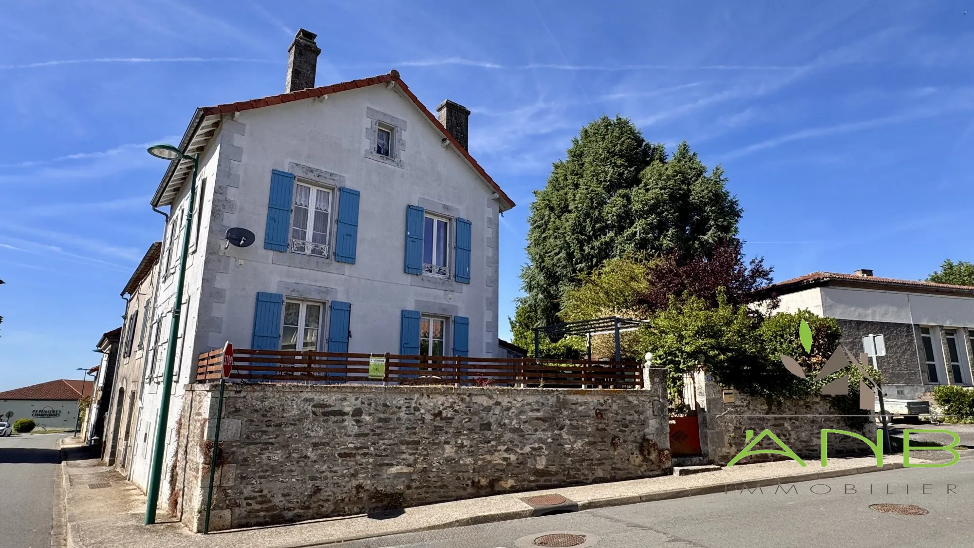 Maison de village lumineuse à vendre à Montemboeuf, 87,55 m²