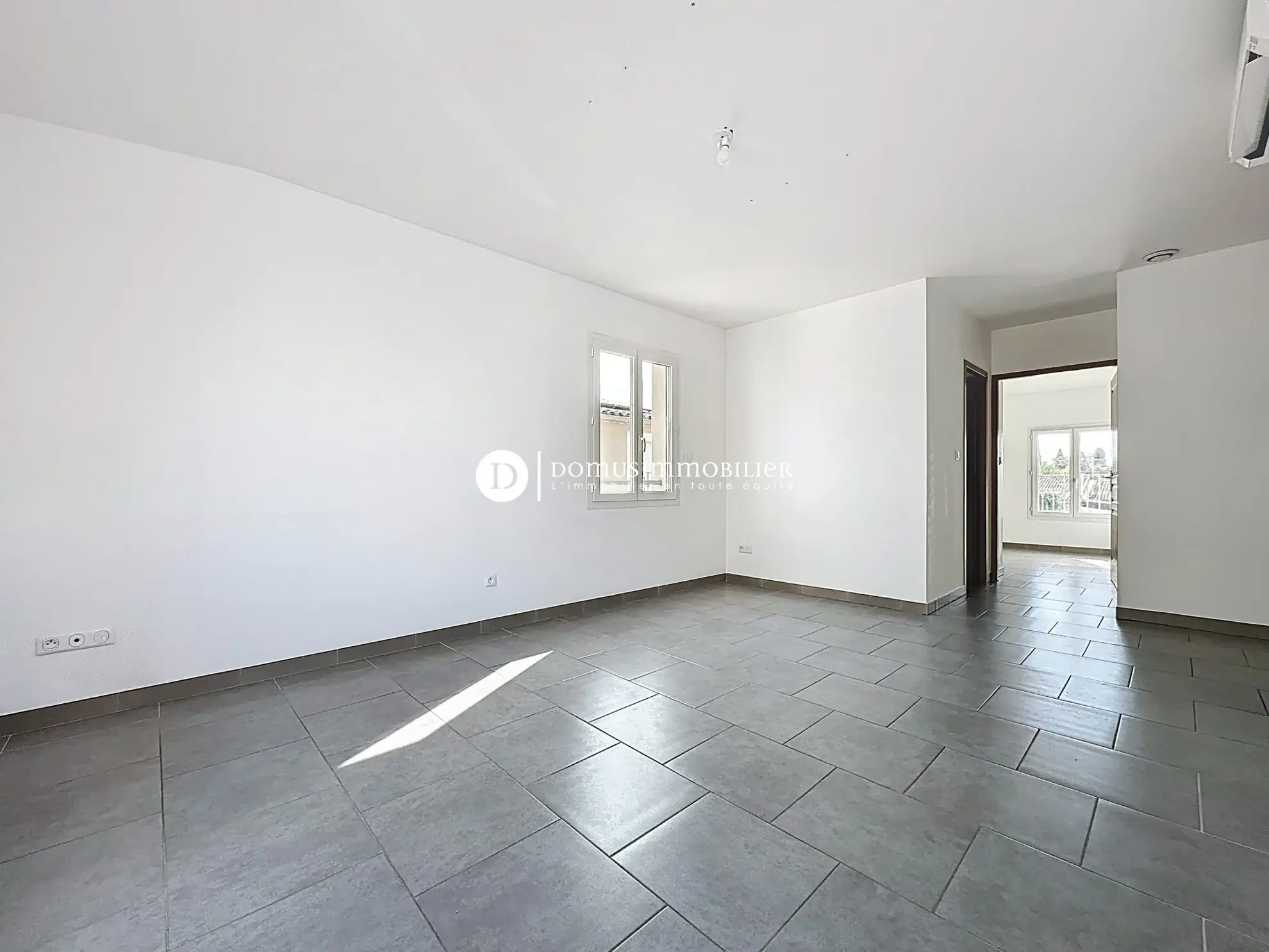 Bureau à vendre à Vedène avec terrasse et parking - Emplacement de choix