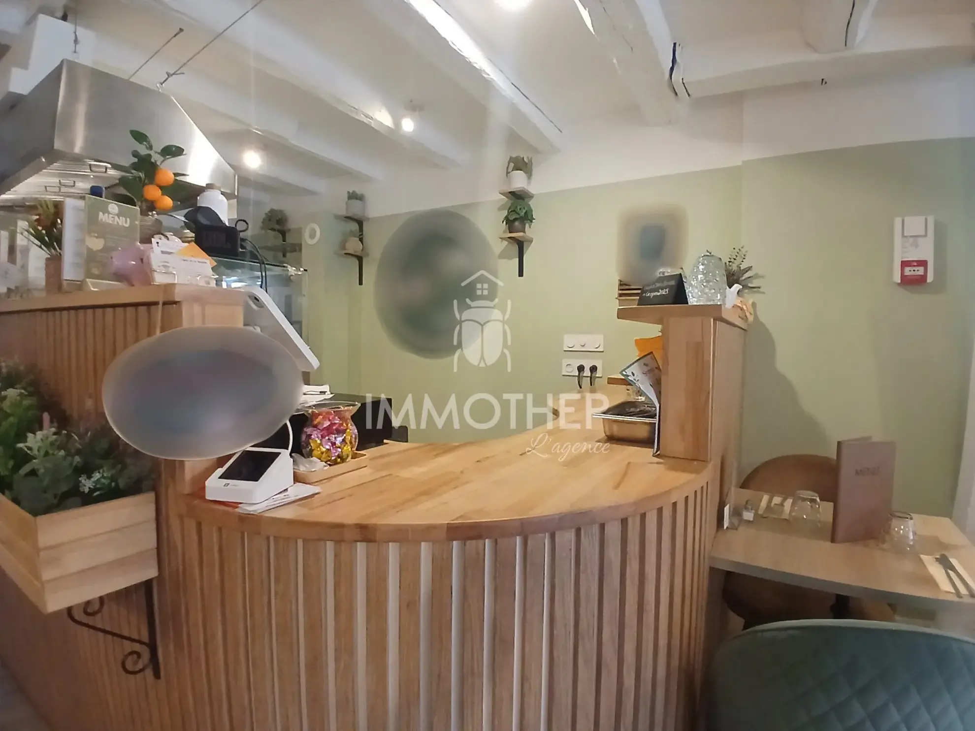 Local commercial à vendre à Grenoble - Secteur Saint Laurent, idéal restauration, clé en main