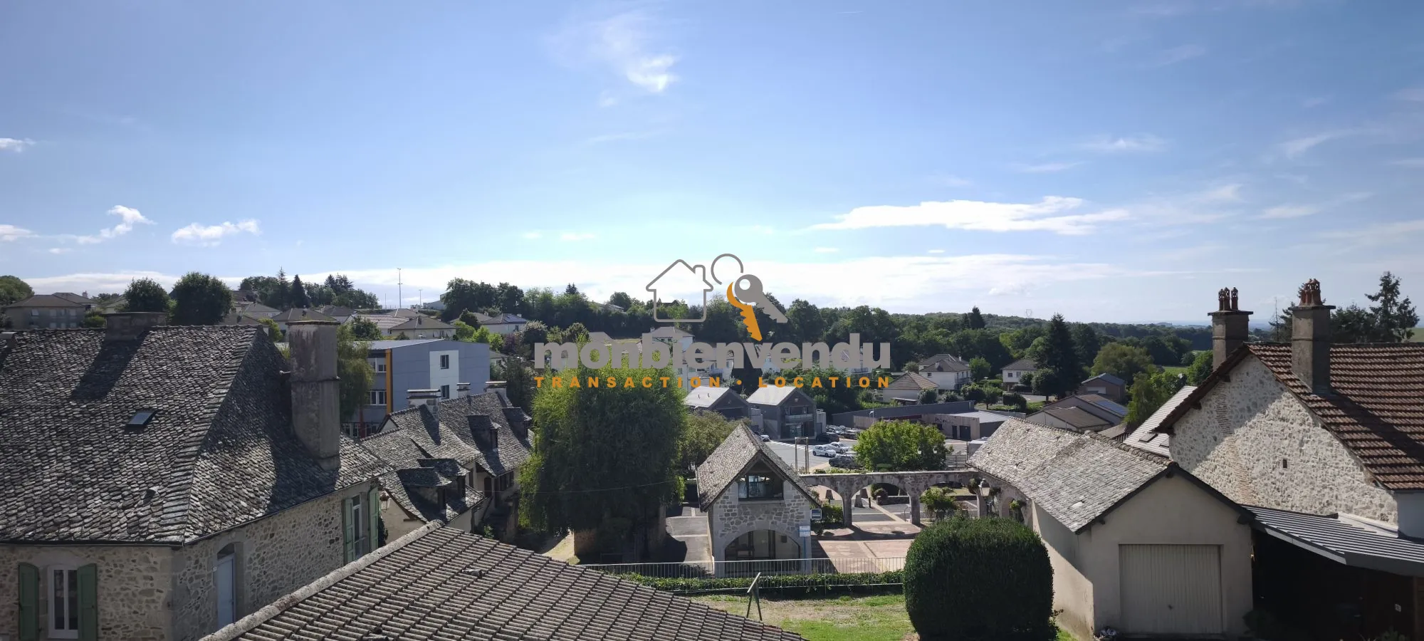 Immeuble à Saint-Mamet-la-Salvetat avec opportunités de rénovation et rendement élevé