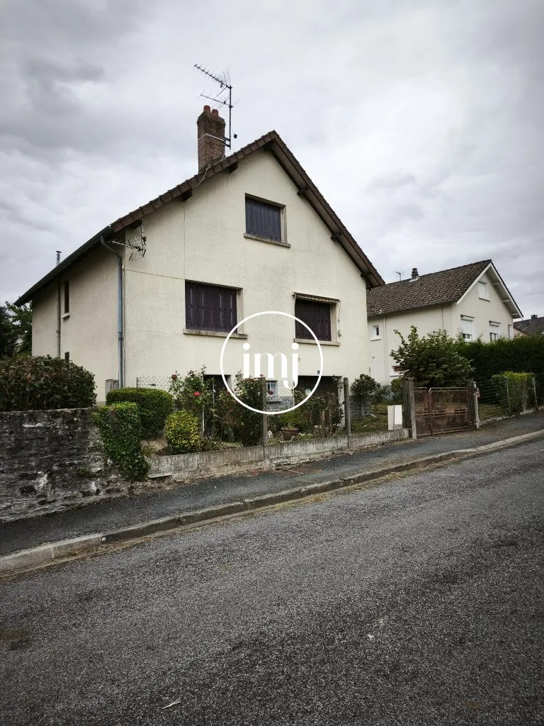 Maison à vendre avec 4 chambres et terrain à Saint-Yrieix-la-Perche