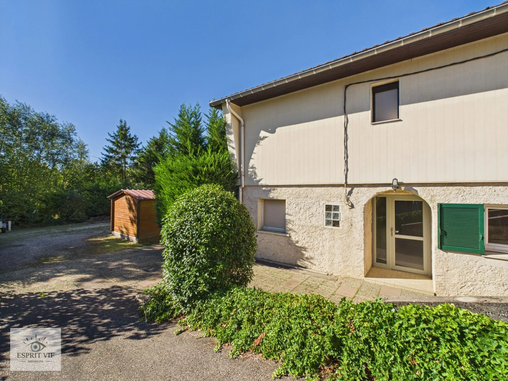 Maison individuelle à Courbesseaux avec jardin et potentiel de rénovation