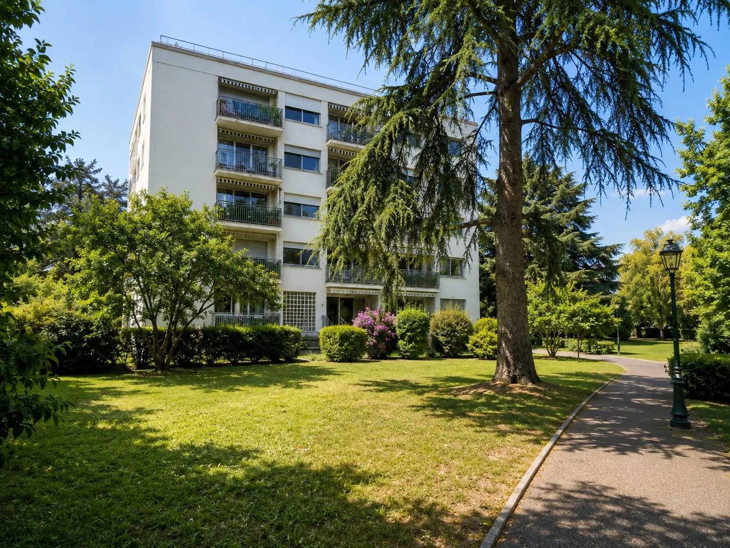 Appartement 4 pièces à Chennevières-sur-Marne avec parking et balcon - Bon potentiel