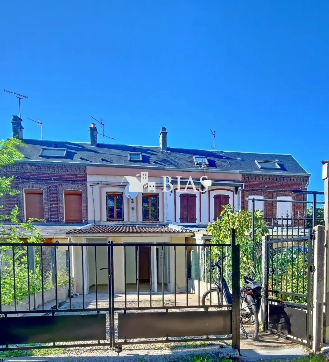 Maison de ville rénovée à vendre à Le Petit-Quevilly avec jardin et 2 chambres