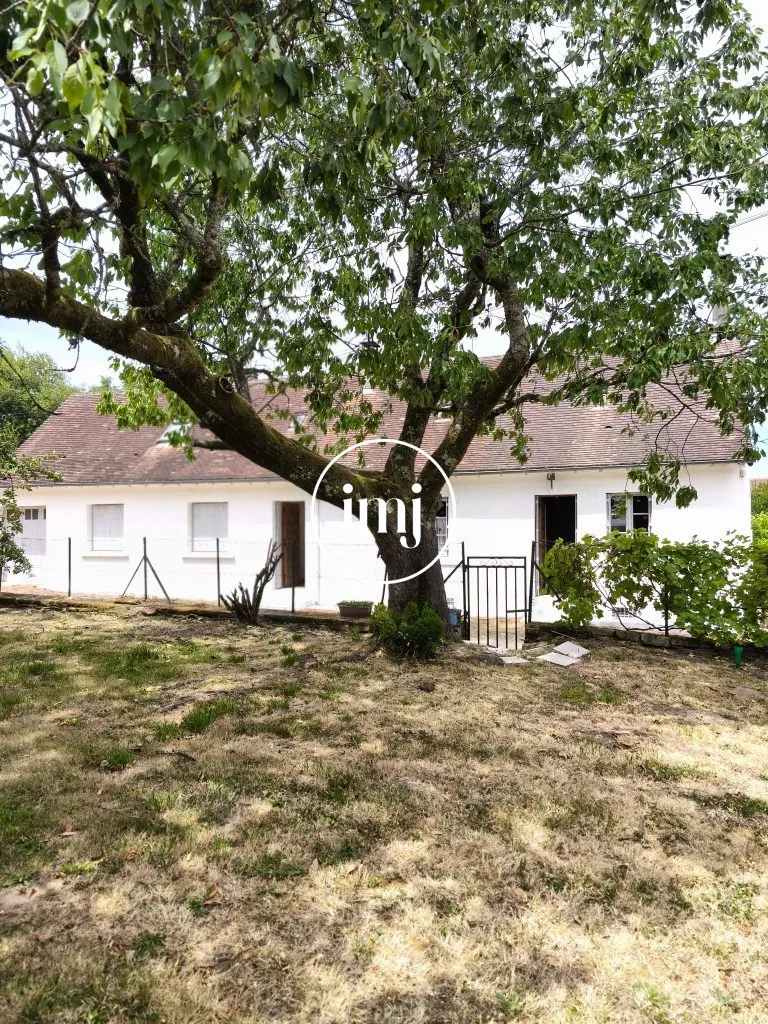 Maison à vendre avec terrain et cheminée à Jumilhac-le-Grand