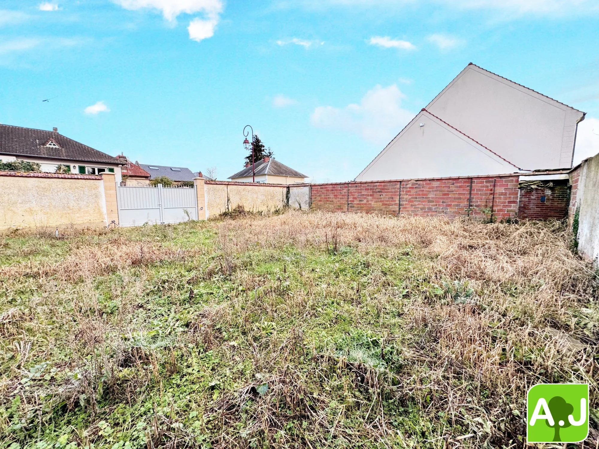 Terrain à bâtir de 367 m² en centre-ville de Ezy-sur-Eure