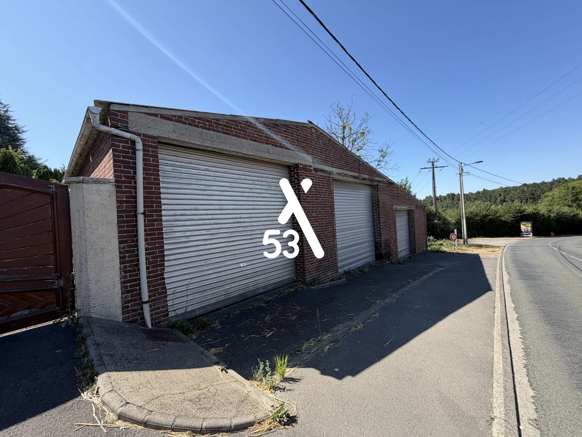Bâtiment de 180m2 avec 3 garages motorisés à vendre à Remilly-Wirquin