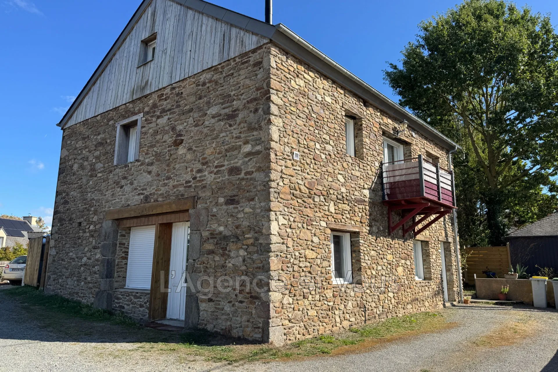 Bel appartement duplex à vendre à Saint-Père-Marc-en-Poulet avec jardin et parking