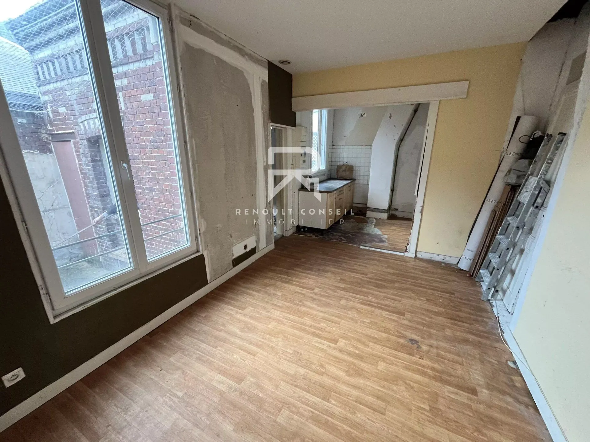 Appartement T4 de 69 m² avec travaux à Rouen gauche secteur Saint Sever