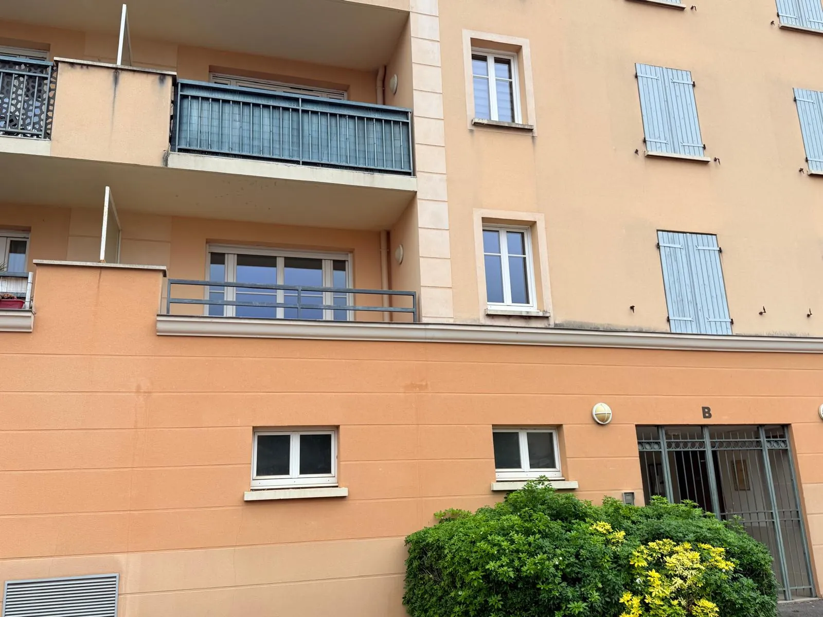 A vendre appartement T3 lumineux avec jardin, terrasse et parking à Étampes