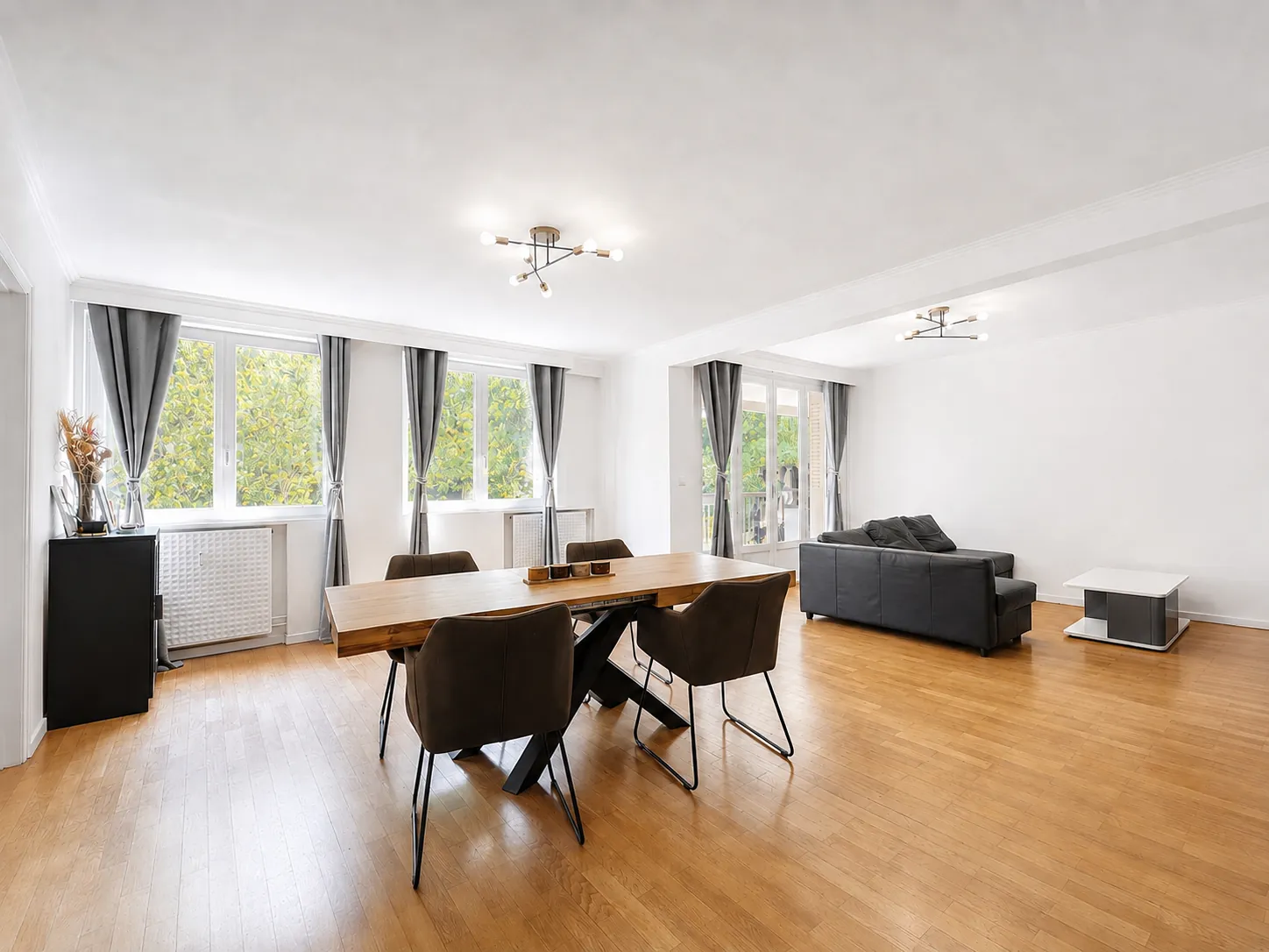Appartement T6 de 112 m² à Bron avec terrasse, parking et espace familial