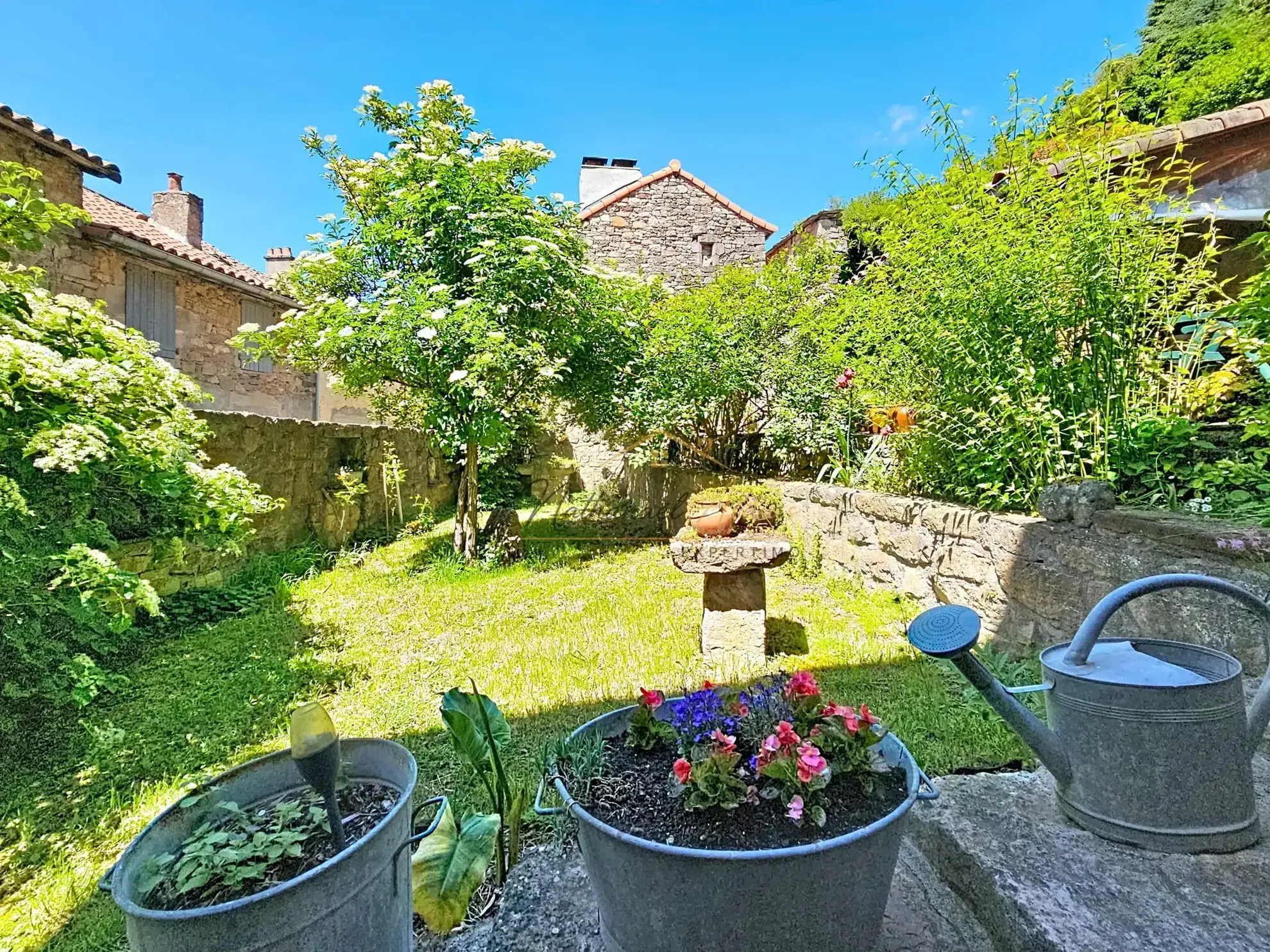 Maison avec jardin et appartement indépendant à Saint-Félix-de-Sorgues – Opportunité immobilière