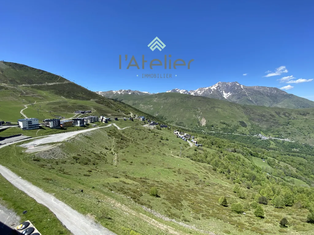 Studio de 26 m² à Saint-Lary-Soulan avec vue montagne, idéal investissement