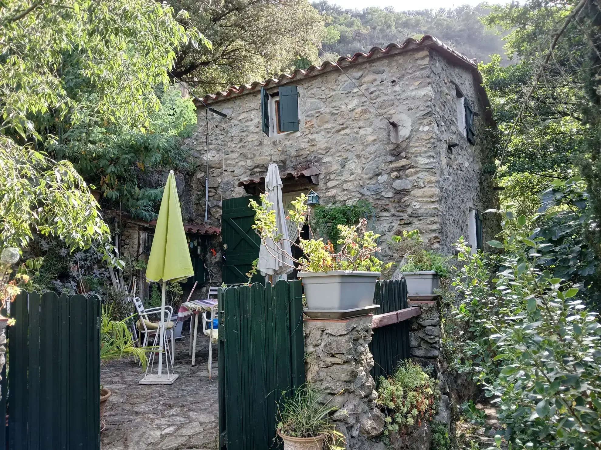 A vendre maison en pierre à Reynès, authentique mas avec jardin proche Céret