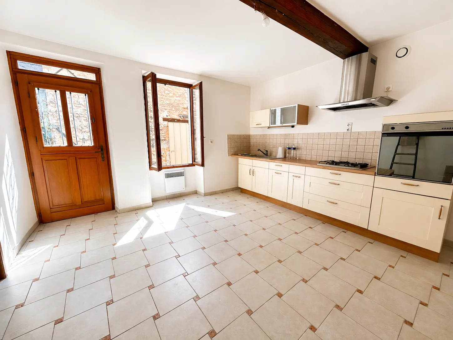 Maison de village avec dépendances et terrain à Maligny, Chablis – Potentiel intéressant