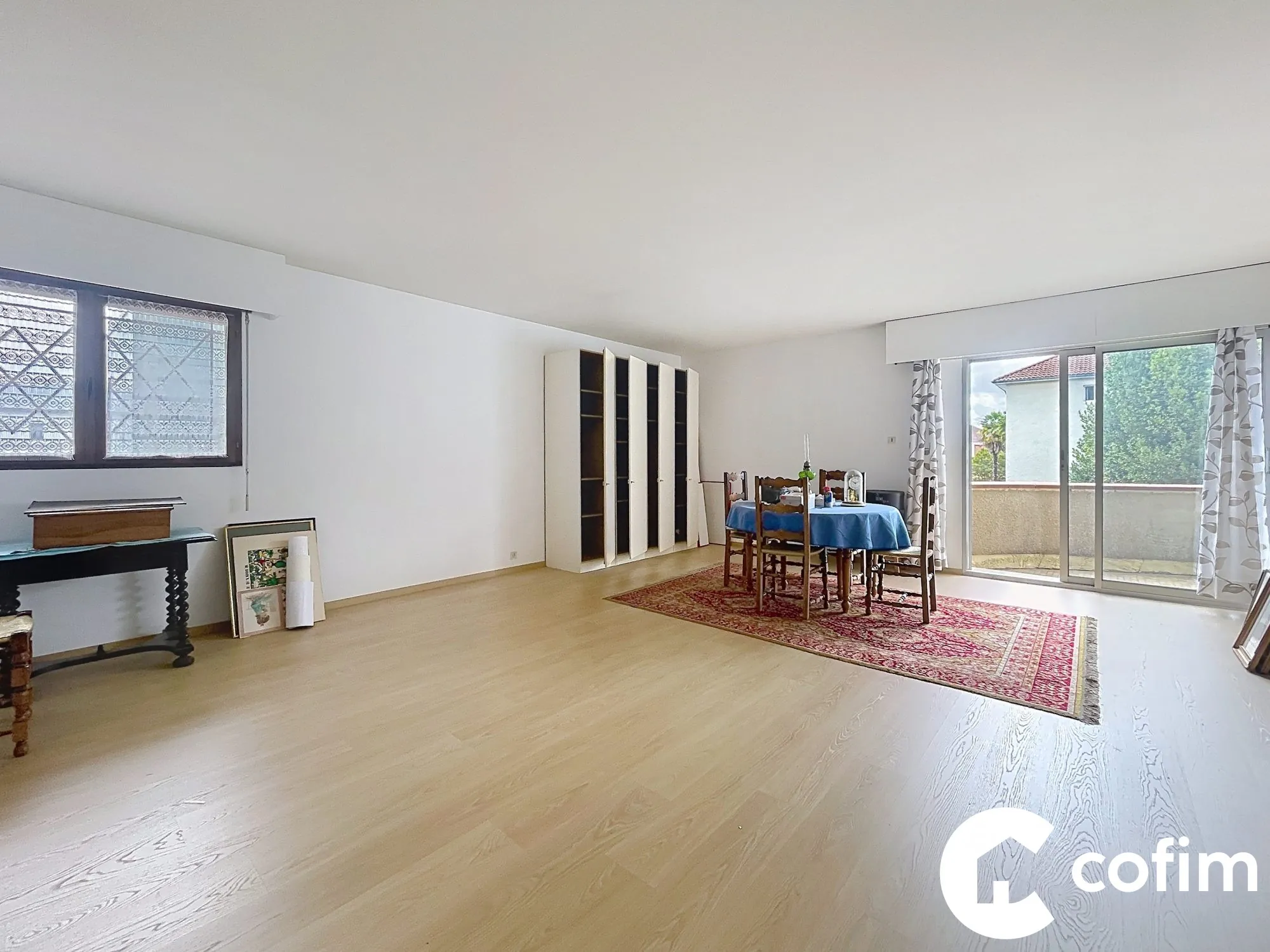 Séjour Bel appartement de 47 m² à Pau avec cave et balcon, classe énergie D