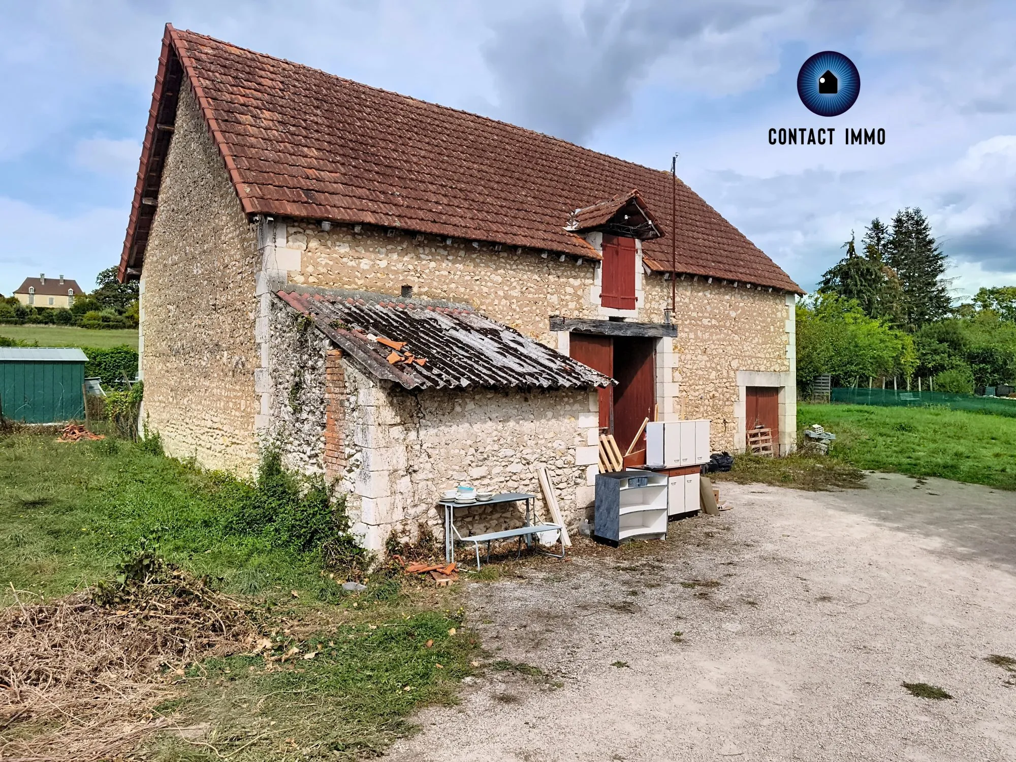 Grange à rénover avec fort potentiel à Fossemagne, proche commodités