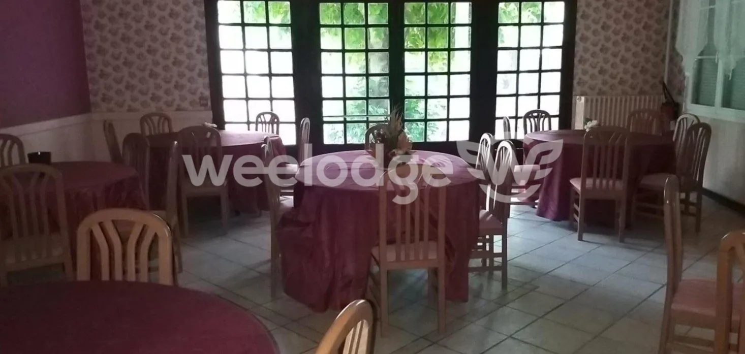 Hôtel-Restaurant à vendre à Saint-Gaultier avec grand potentiel et rénovation envisageable