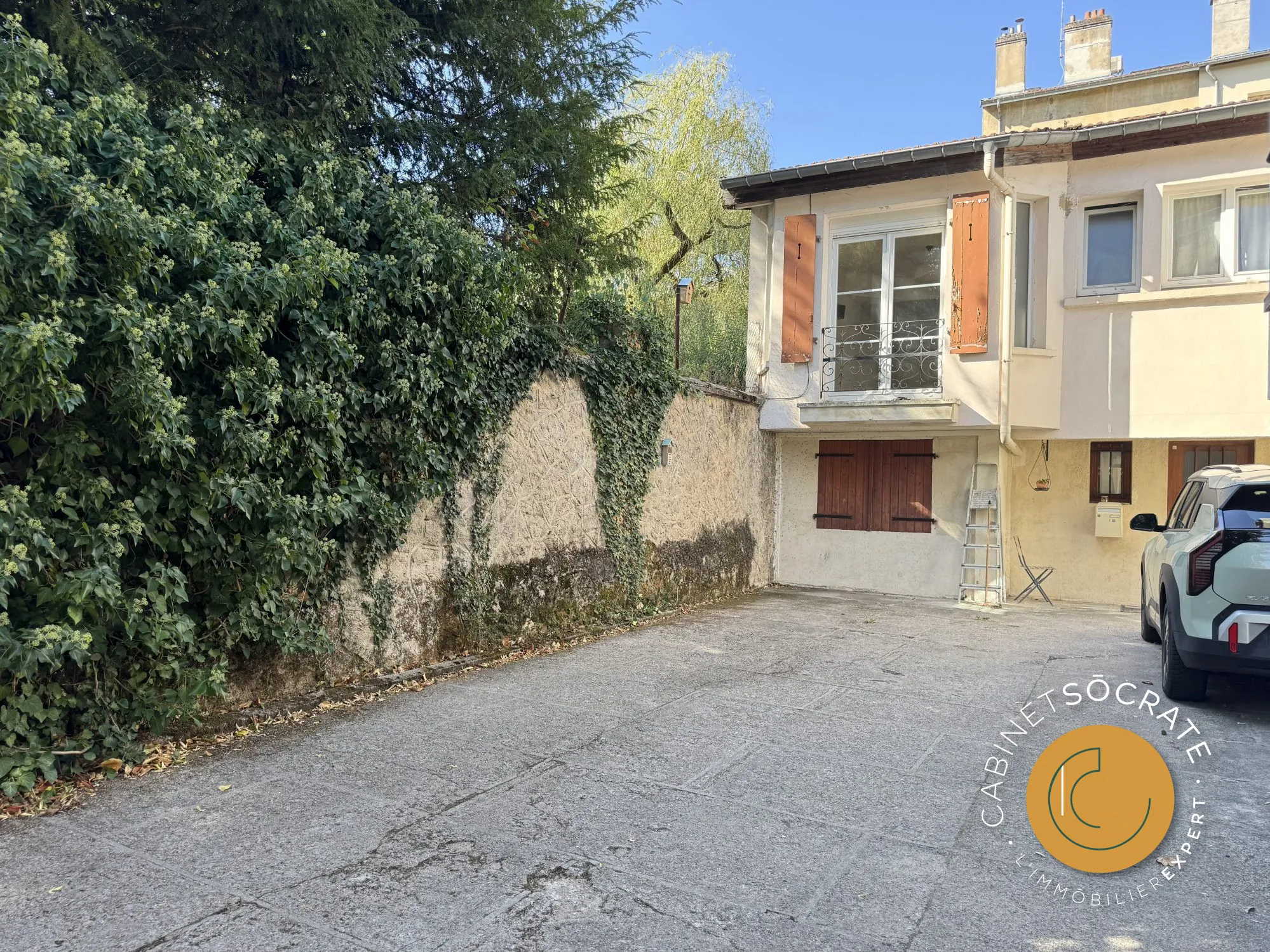 Duplex indépendant à Nancy avec terrasse et fort potentiel