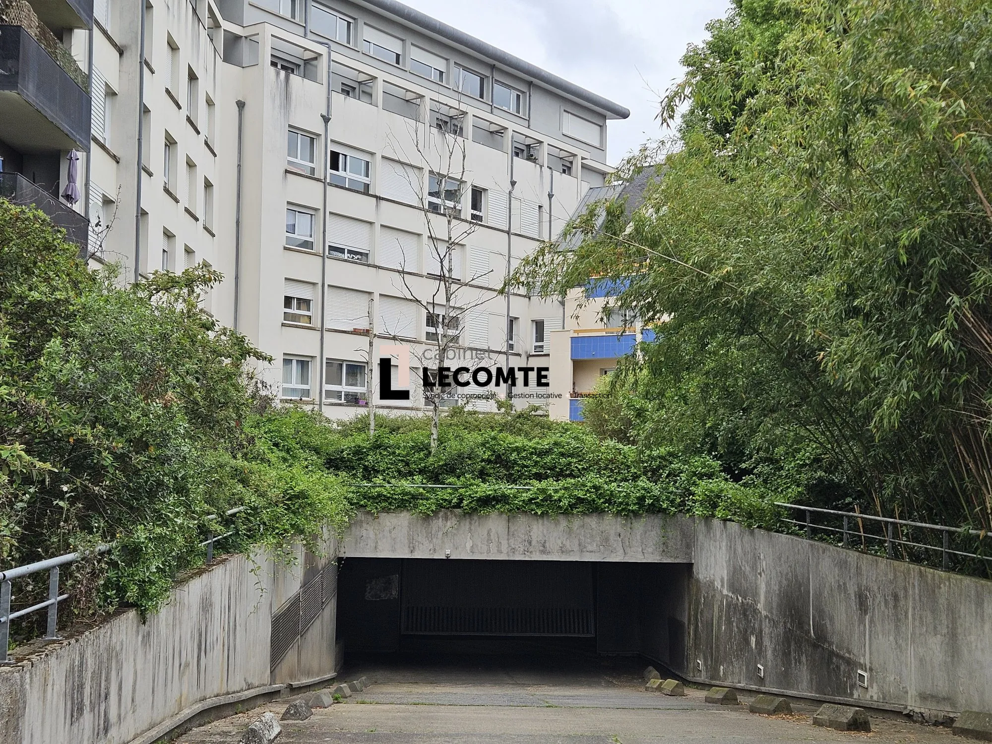 Grand parking PMR sécurisé à vendre à Rennes - 17,5 m²