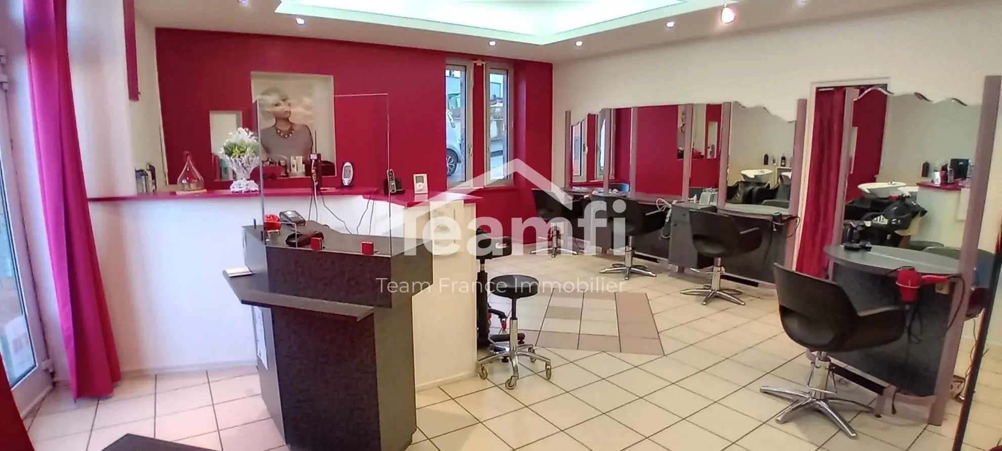À vendre fonds de commerce salon de coiffure mixte à Ceyrat – 46 m²