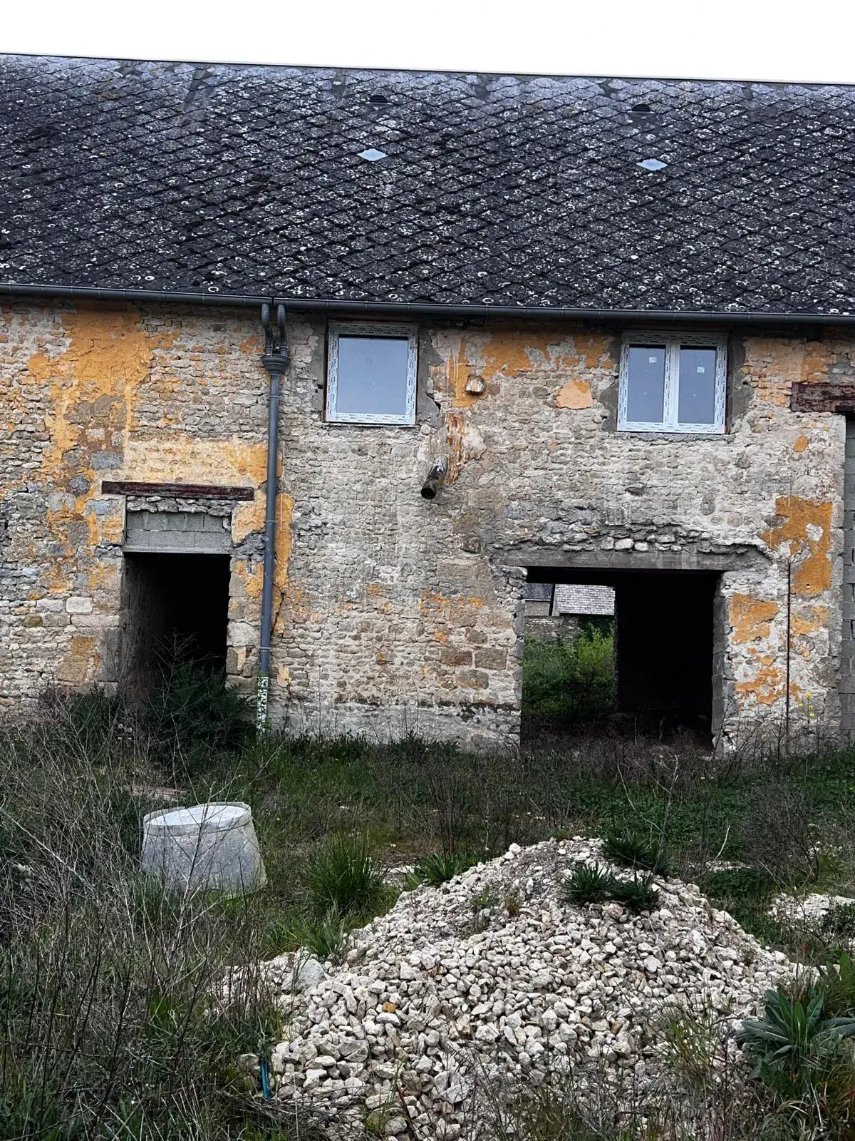 À vendre bâtiment à rénover de 108 m² à Étampes avec permis de construire