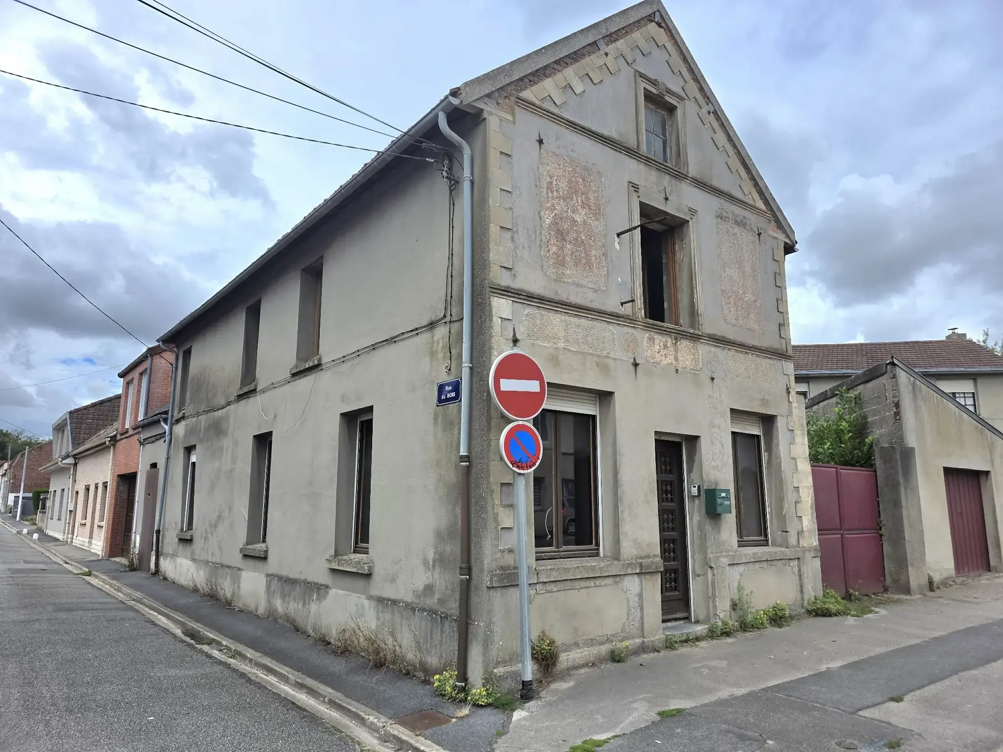 Maison à rénover de 151 m² avec jardin, potentiel d'aménagement à Burbure