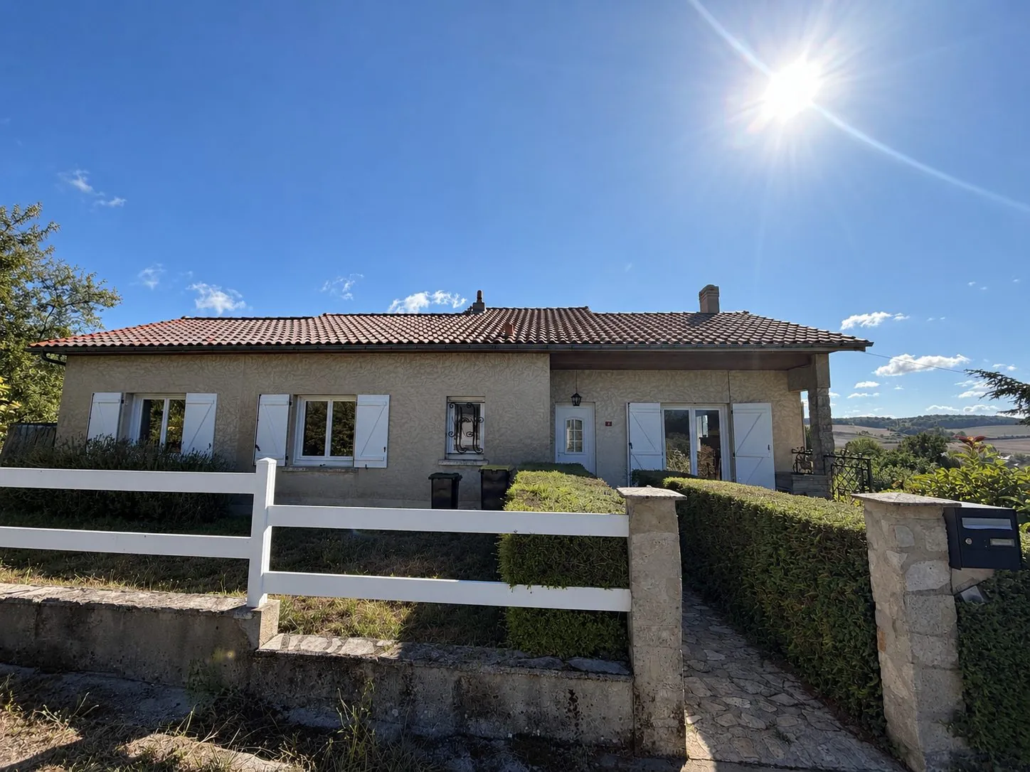 Maison 4 chambres avec garage, terrasse et jardin à Coteaux-du-Blanzacais