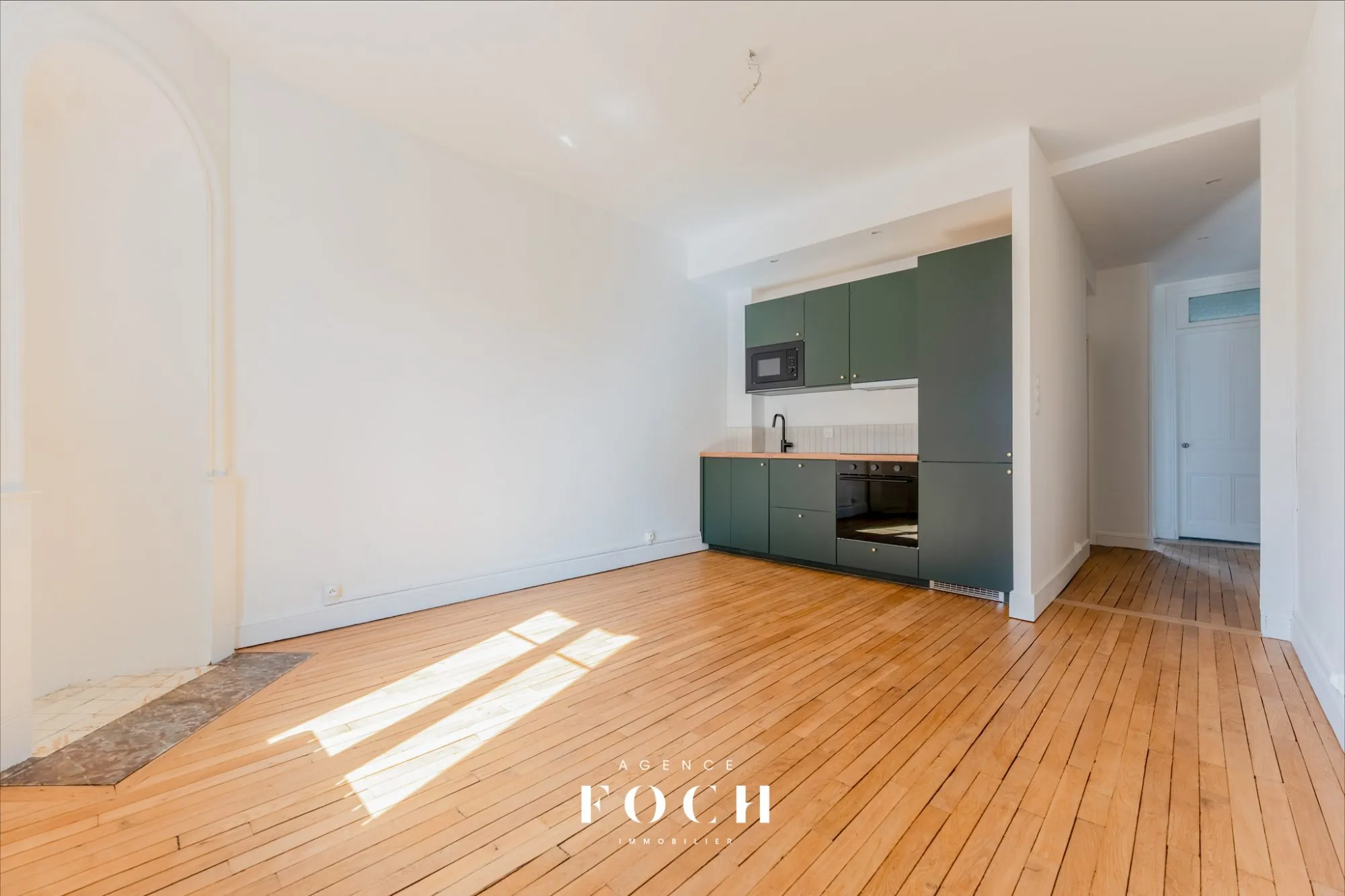 Appartement traversant rénové à Nancy face à Artem avec cave et grenier