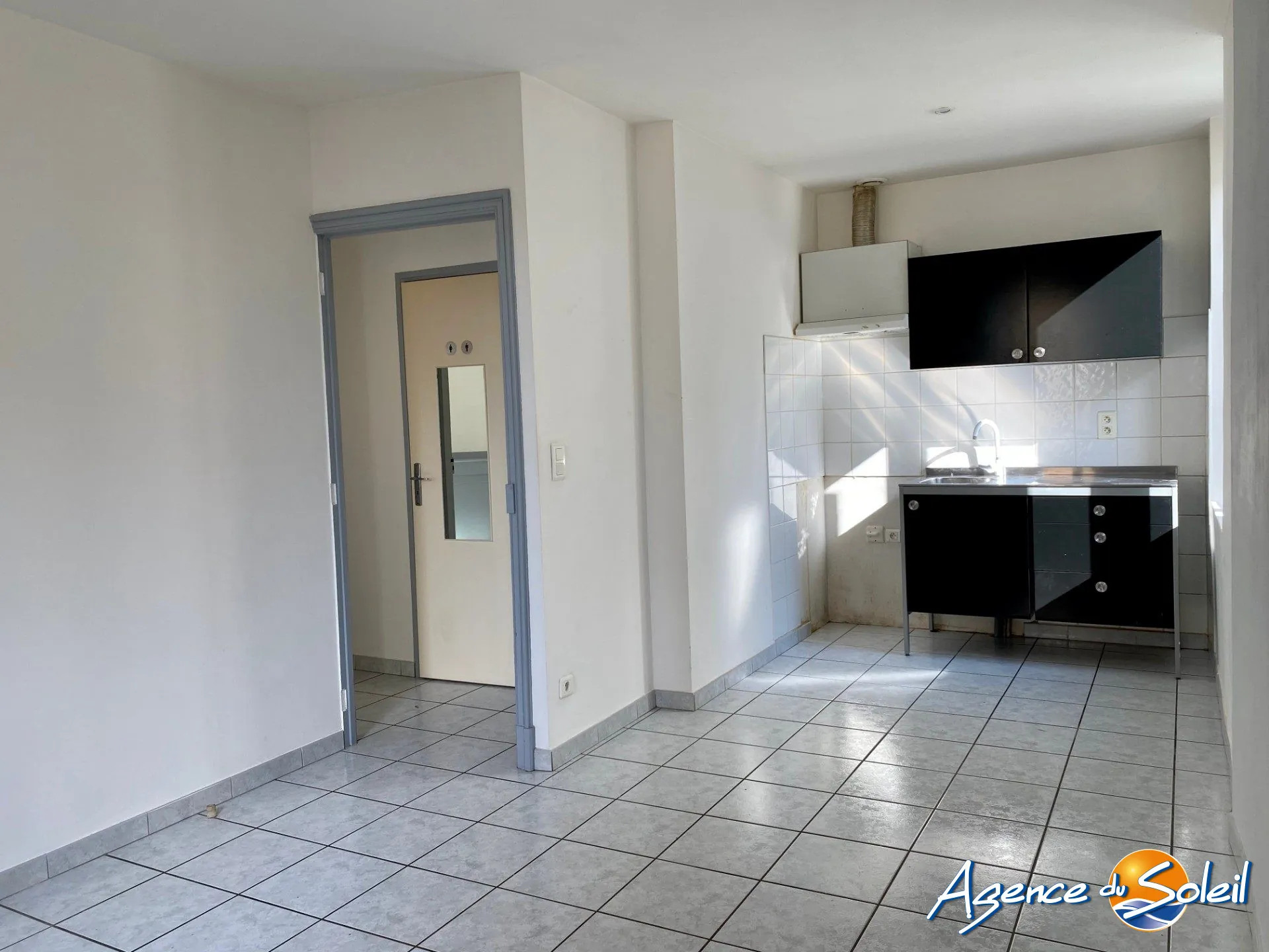 Appartement 2 pièces indépendant à Olonzac Centre-ville - Bon état