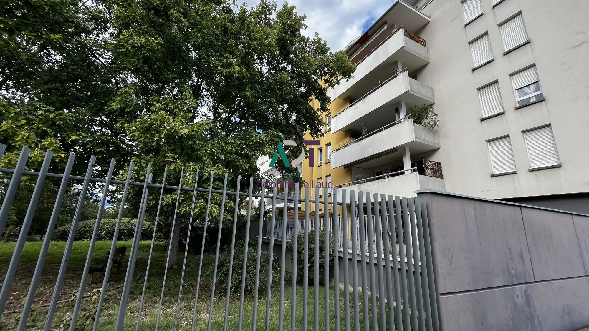 Appartement à vendre à Échirolles avec terrasse et garage disponible