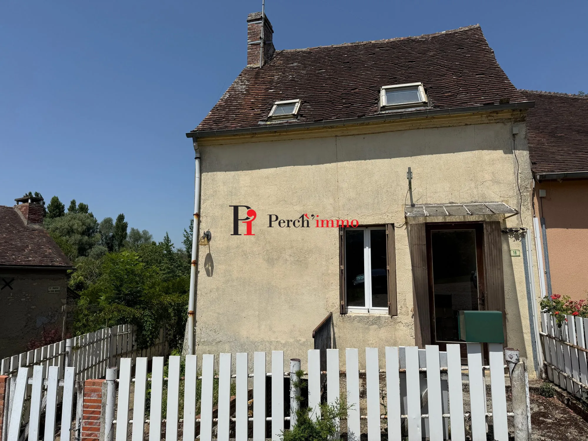 Maison ancienne à rénover à Belforêt-en-Perche avec cour et potentiel d'aménagement
