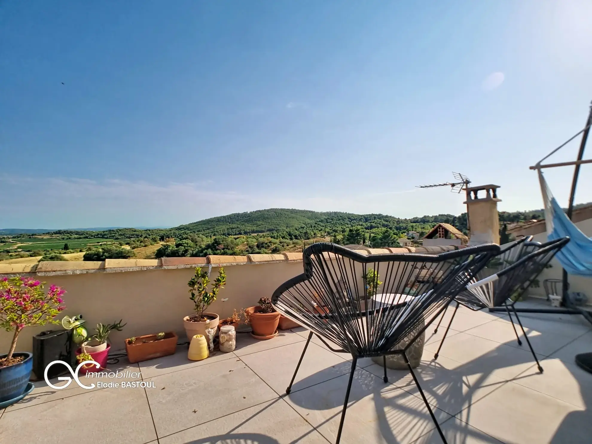 Appartement et maison avec rooftop à Montouliers - Vue imprenable