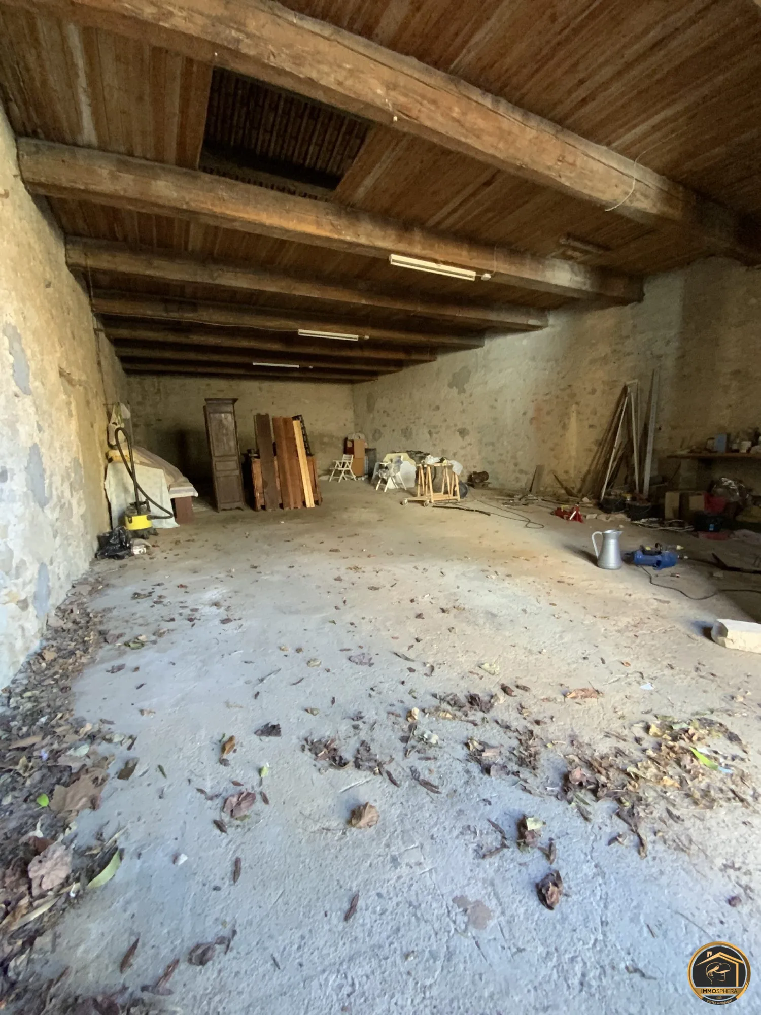 Remise de 125 m² à Argeliers – Idéal stockage ou habitation avec visite virtuelle