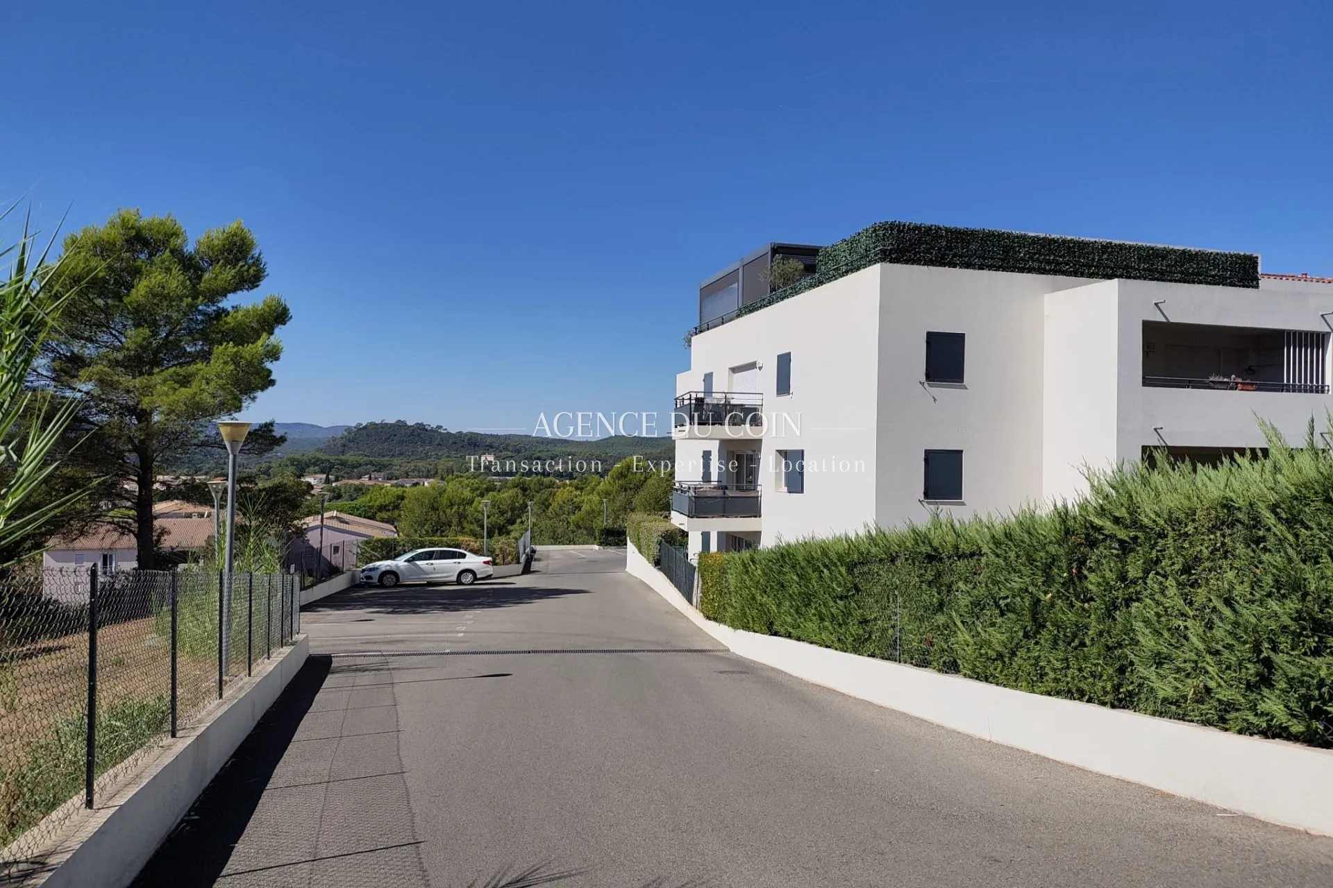 F2 avec jardin privatif, terrasse et garage sécurisé à Vidauban - Résidence sécurisée