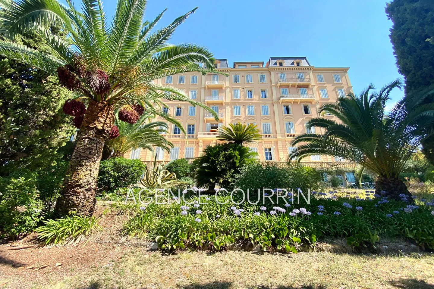 Appartement 2-3 pièces à vendre à Grasse avec vue mer et charme ancien