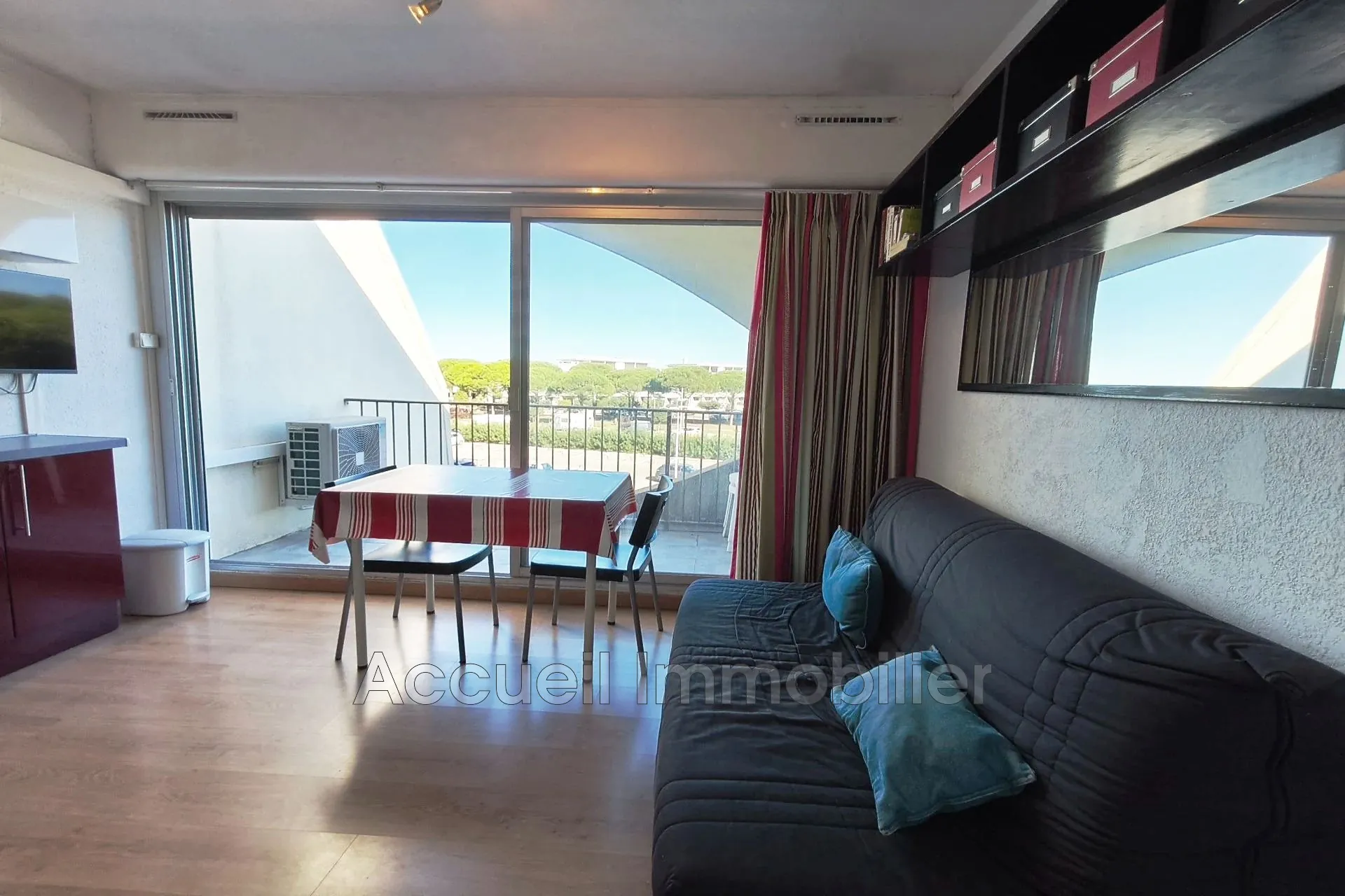 Studio avec vue mer, piscine, parking privé à Port Camargue