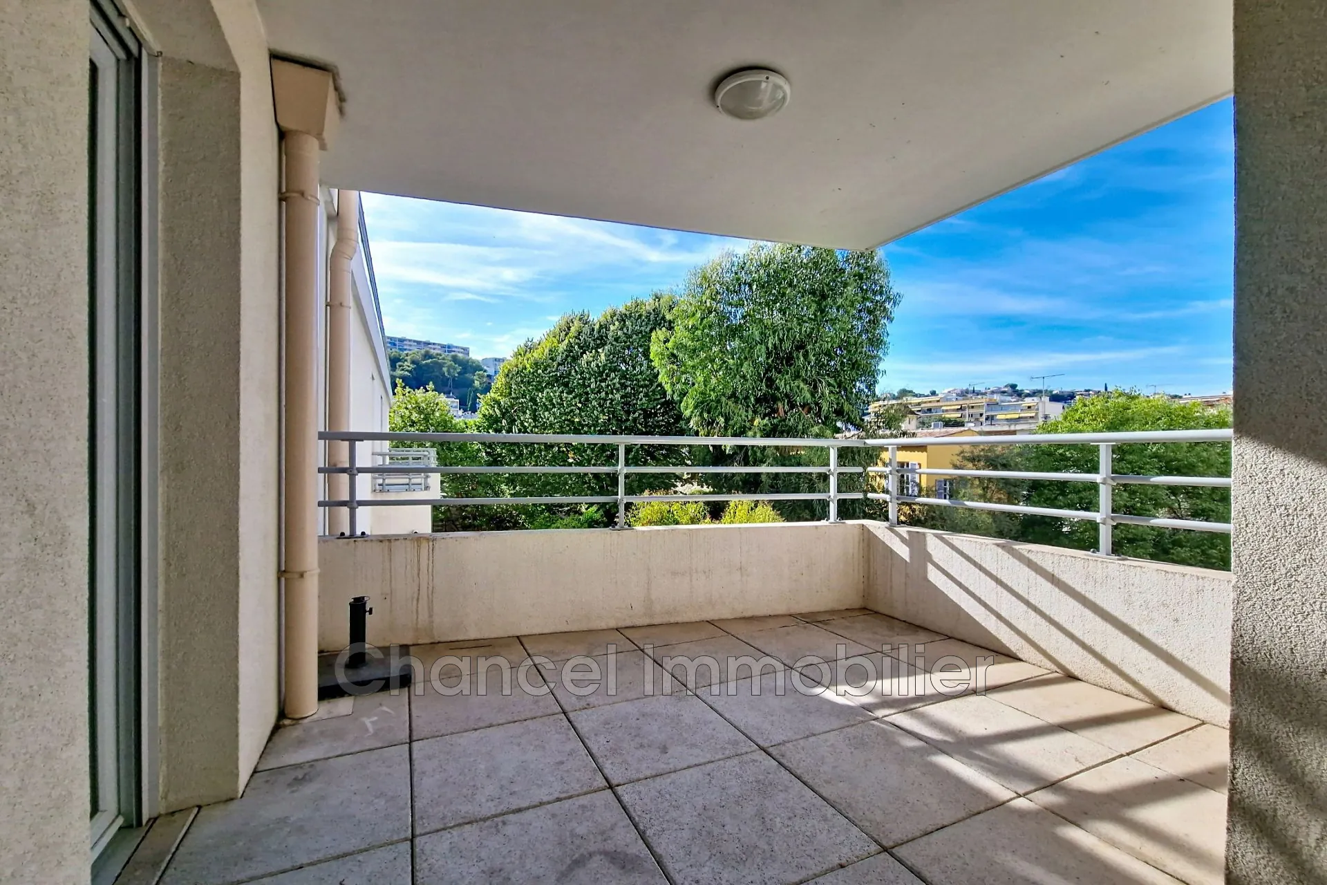A vendre appartement 2 pièces avec terrasse à Saint-Laurent-du-Var