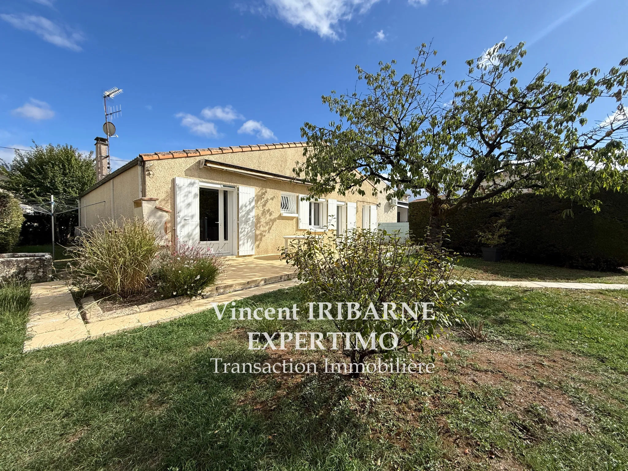 Maison de plain-pied avec 3 chambres, garage et jardin au centre de Saintes